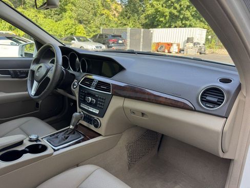 Used 2014 Mercedes-Benz C 250 Sedan image 38
