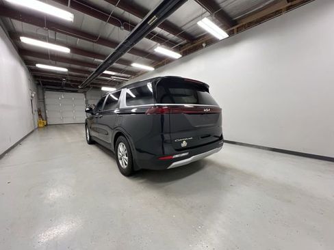 Used 2022 Kia Carnival LX image 6