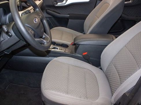 Used 2020 Ford Escape SE image 18