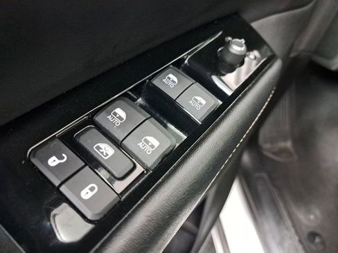 Used 2024 Jeep Wagoneer L Series II w/ Flexible Seating Group image 15