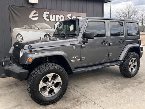 Used 2018 Jeep Wrangler Unlimited Sahara w/ Connectivity Group image 3