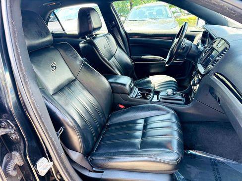 Used 2019 Chrysler 300 S image 36