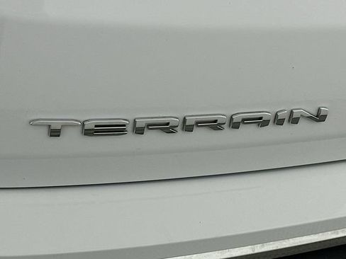 Used 2024 GMC Terrain SLT FWD image 28