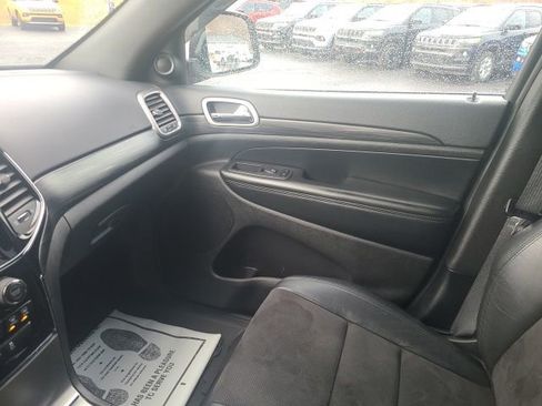 Used 2020 Jeep Grand Cherokee Laredo w/ Quick Order Package 2BN North image 17