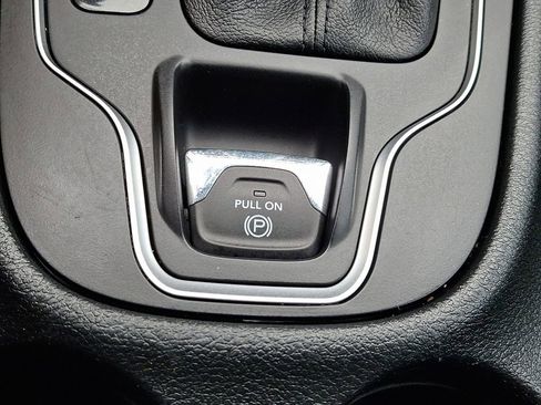 Used 2022 Jeep Cherokee Latitude AWD/4WD image 24