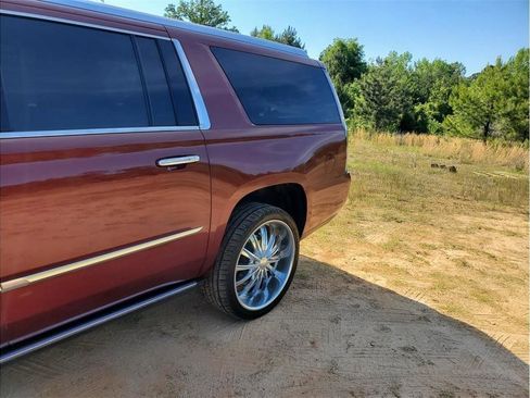 Used 2018 Cadillac Escalade ESV Platinum AWD/4WD image 4
