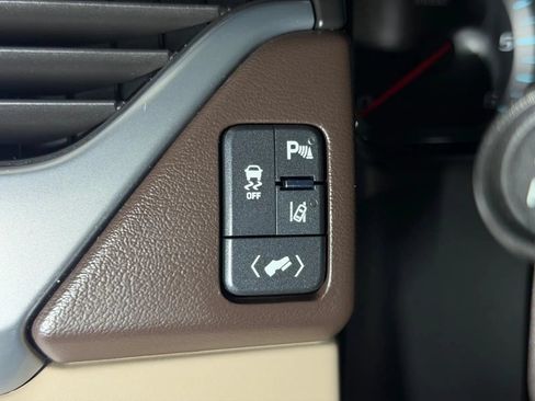 Used 2015 Chevrolet Suburban LT RWD image 38