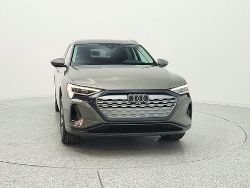 Used 2024 Audi Q8 e-tron Premium Plus w/ Premium Plus Package image 2