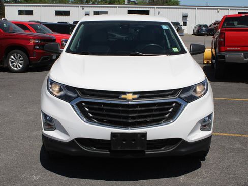 Used 2021 Chevrolet Equinox LS w/ LS Convenience Package AWD/4WD image 2