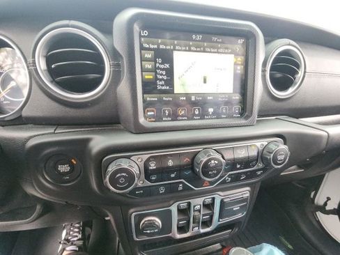 Used 2018 Jeep Wrangler Unlimited Sahara AWD/4WD image 33