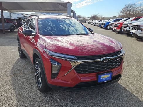 Used 2026 Chevrolet Trax RS w/ Driver Confidence Package FWD image 2