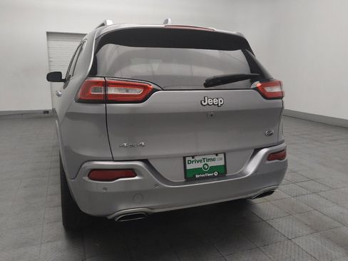 Used 2017 Jeep Cherokee Overland w/ Technology Group AWD/4WD image 6
