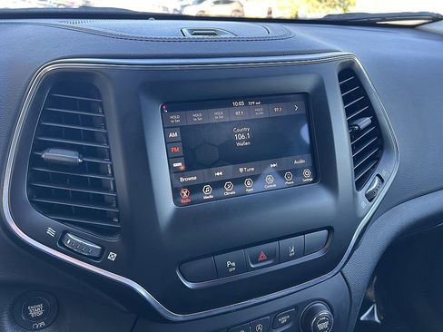 Used 2021 Jeep Cherokee Latitude Plus image 16