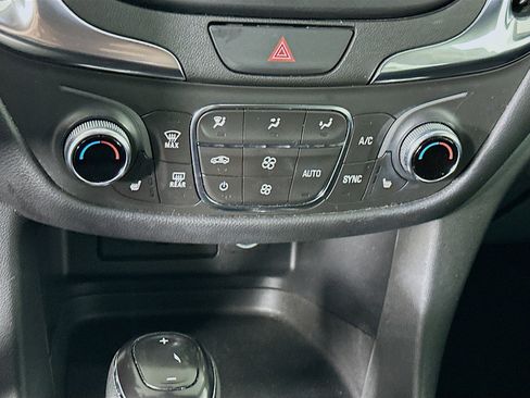 Used 2021 Chevrolet Equinox LT image 23