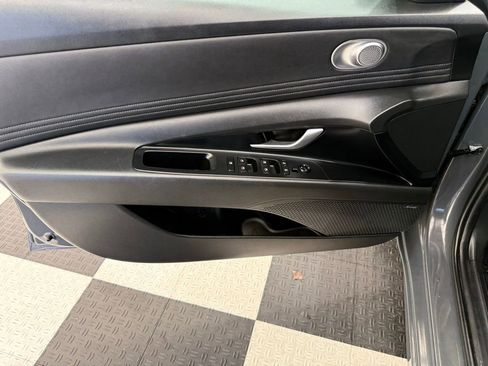 Used 2025 Hyundai Elantra Limited FWD image 14