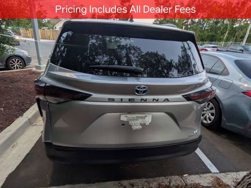 Certified 2024 Toyota Sienna XLE FWD image 6