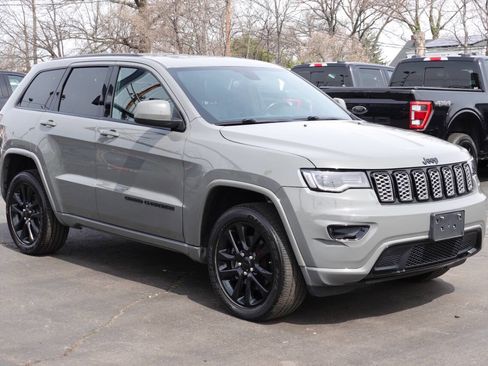 Used 2021 Jeep Grand Cherokee Laredo X image 4
