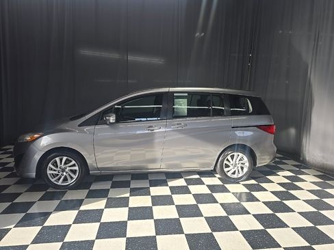 Used 2013 MAZDA MAZDA5 Sport image 17