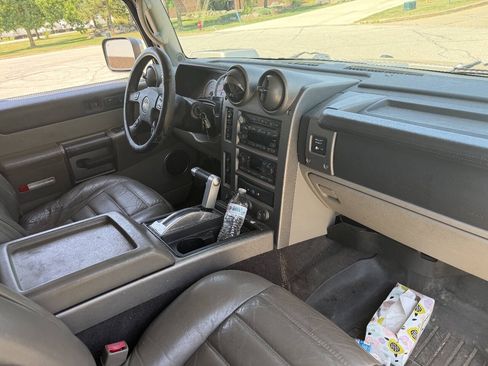 Used 2004 HUMMER H2 w/ Preferred Equipment Group AWD/4WD image 7