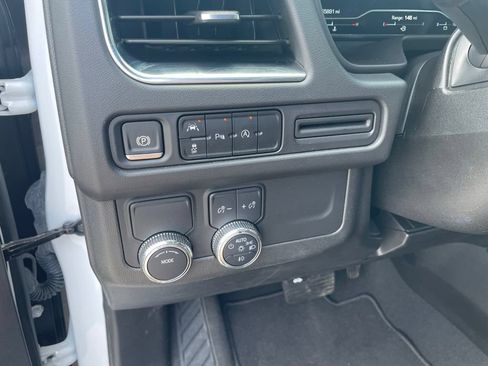 Used 2024 GMC Yukon XL SLT RWD image 26