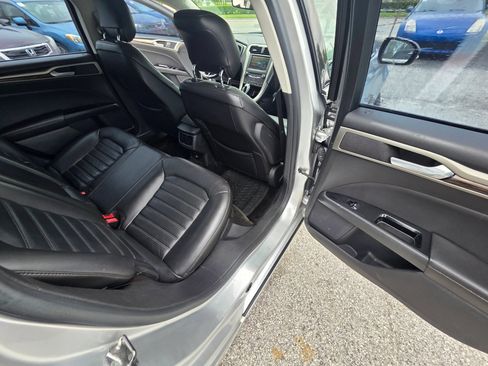 Used 2013 Ford Fusion SE FWD image 18