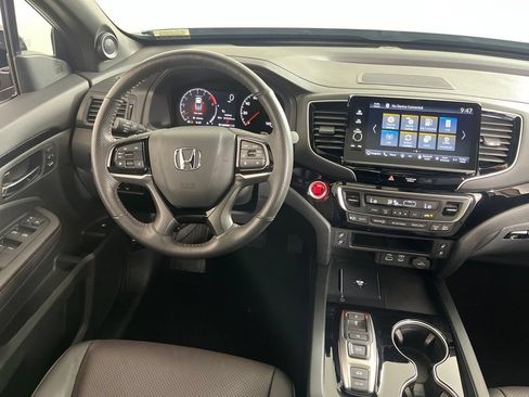 Certified 2025 Honda Ridgeline Black Edition image 3