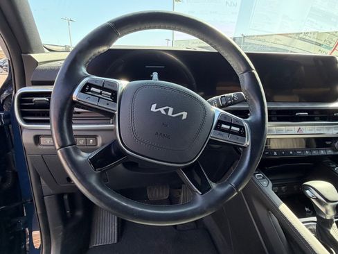 Used 2025 Kia Telluride AWD image 11