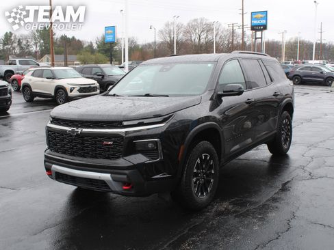 Used 2024 Chevrolet Traverse Z71 w/ Enhanced Driving Package image 8