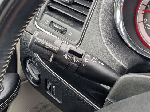 Used 2019 Dodge Grand Caravan SXT image 27