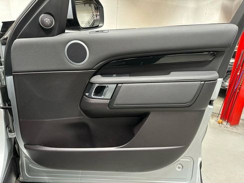 Used 2018 Land Rover Discovery SE AWD/4WD image 8