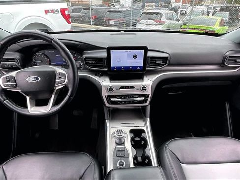 Certified 2022 Ford Explorer XLT w/ Equipment Group 202A AWD/4WD image 14