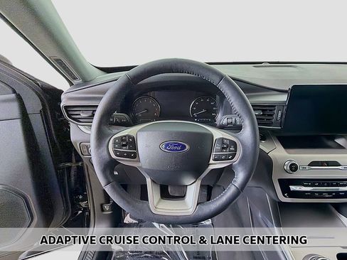 Used 2023 Ford Explorer XLT w/ Equipment Group 202A AWD/4WD image 4