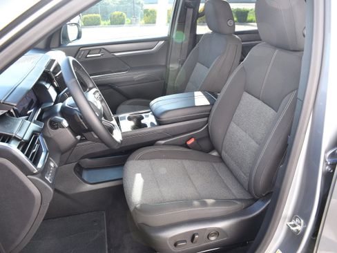 Used 2025 GMC Acadia Elevation image 19