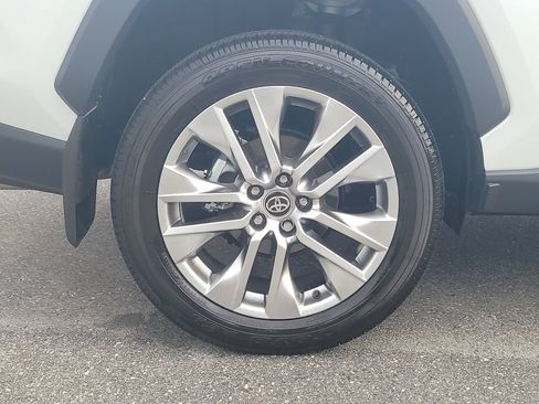 Used 2025 Toyota RAV4 XLE Premium FWD image 6