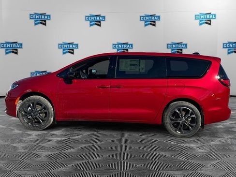 New 2026 Chrysler Pacifica Select AWD/4WD image 2