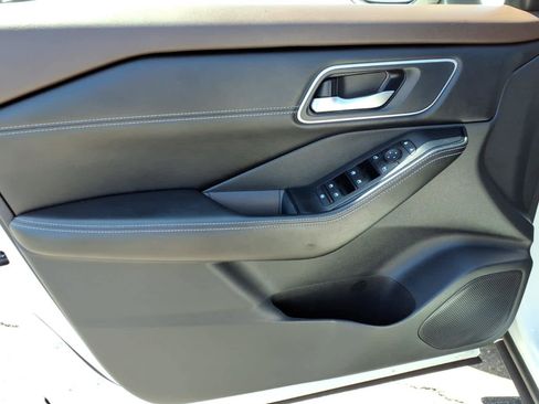 Used 2021 Nissan Rogue SV w/ Premium Package AWD/4WD image 10