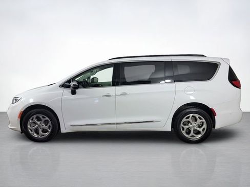Used 2023 Chrysler Pacifica Limited AWD/4WD image 6