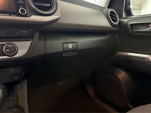 Used 2022 Toyota Tacoma SR5 AWD/4WD image 19