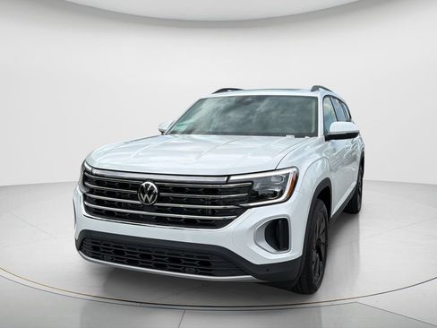 New 2026 Volkswagen Atlas SE FWD image 1
