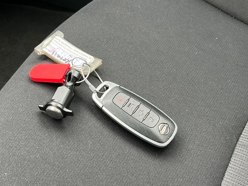 Used 2025 Nissan Sentra SV FWD image 21