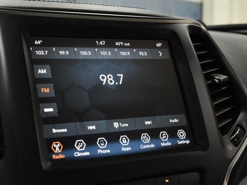 Used 2021 Jeep Cherokee Latitude Lux w/ Sun & Sound Group image 16