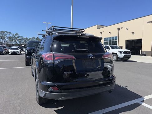 Used 2018 Toyota RAV4 LE image 3