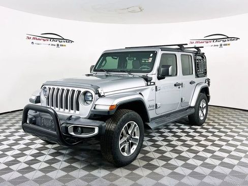 Used 2019 Jeep Wrangler Unlimited Sahara w/ Cold Weather Group image 4