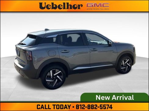 Used 2025 Nissan Kicks SV FWD image 6