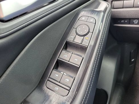 Used 2025 Nissan Rogue SV FWD image 13