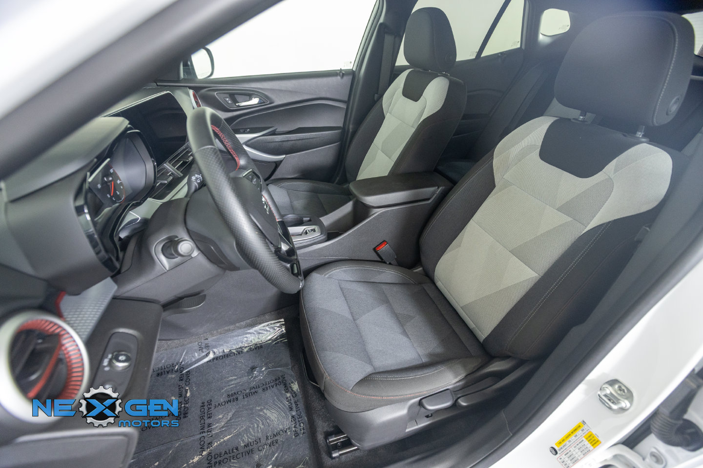 Used 2025 Chevrolet Trax RS w/ Driver Confidence Package FWD image 25