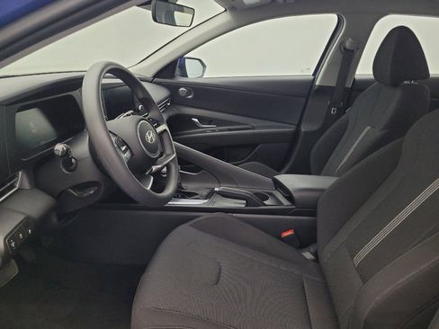 Used 2025 Hyundai Elantra SE FWD image 17