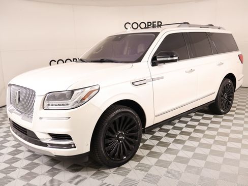 Used 2019 Lincoln Navigator Reserve AWD/4WD image 11