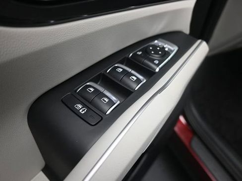 Used 2025 Kia Sorento S FWD image 23