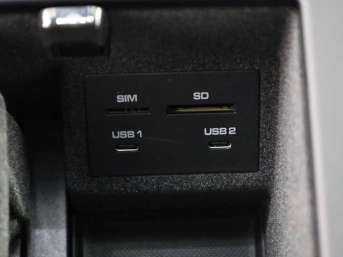 Certified 2025 Porsche Macan image 35